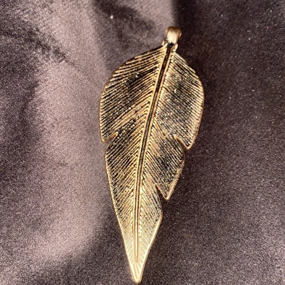 18k brushed gold  tone plated leaf pendant - Picture 4 of 9